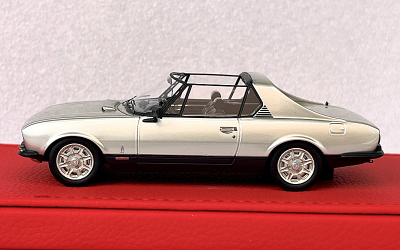 EVR257 Peugeot 504 coupé Caruna